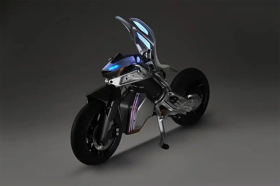 Self-Parking AI-Powered MOTOROiD2 by Yamaha