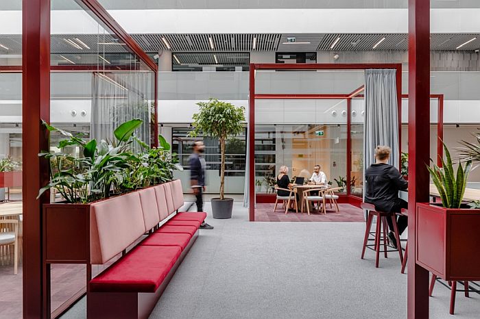 a welcoming office interior in warsaw generali 019