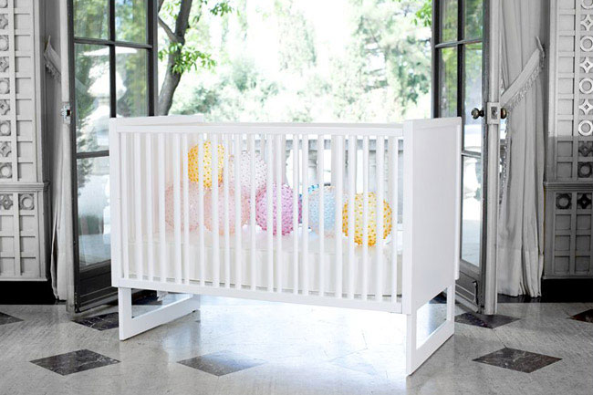 baby crib station white