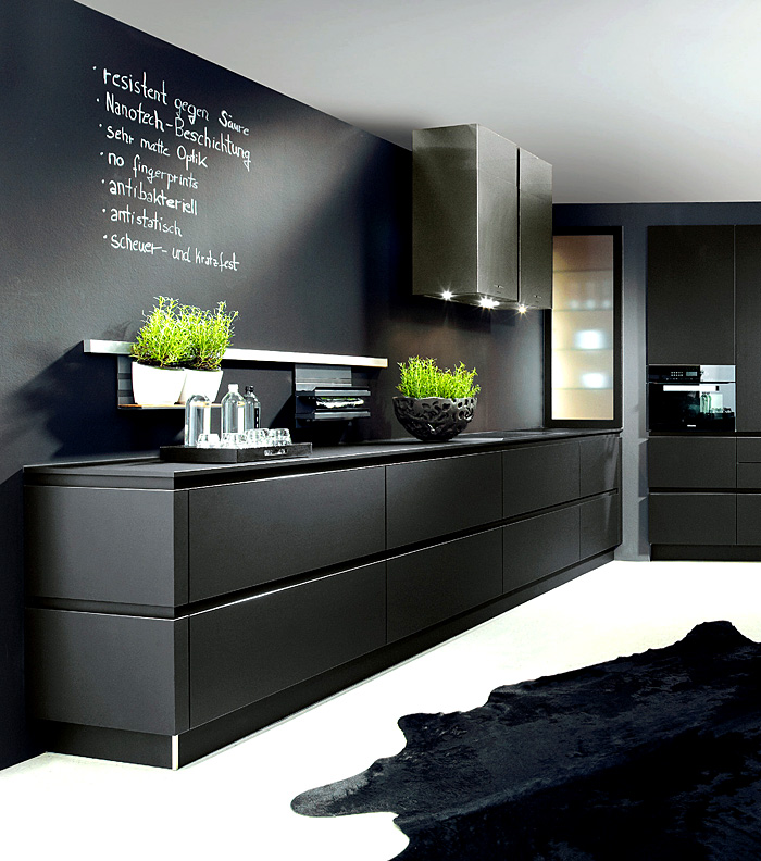 black-handleless-kitchen-schroder-kuchen