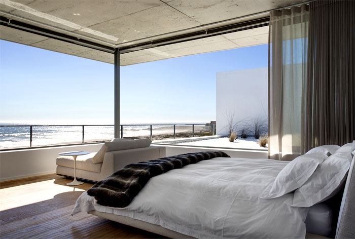 comfortable-modern-classic-bedroom-decor