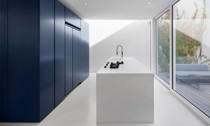 dark blue kitchen cabinets 2