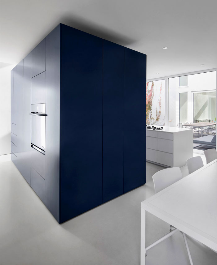 dark blue kitchen cabinets 3