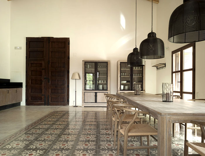 floor-tiles-dining-area-decor