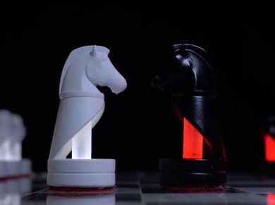 Revolutionary Light-Up Chess Set with Wirelessly Illuminated Pieces