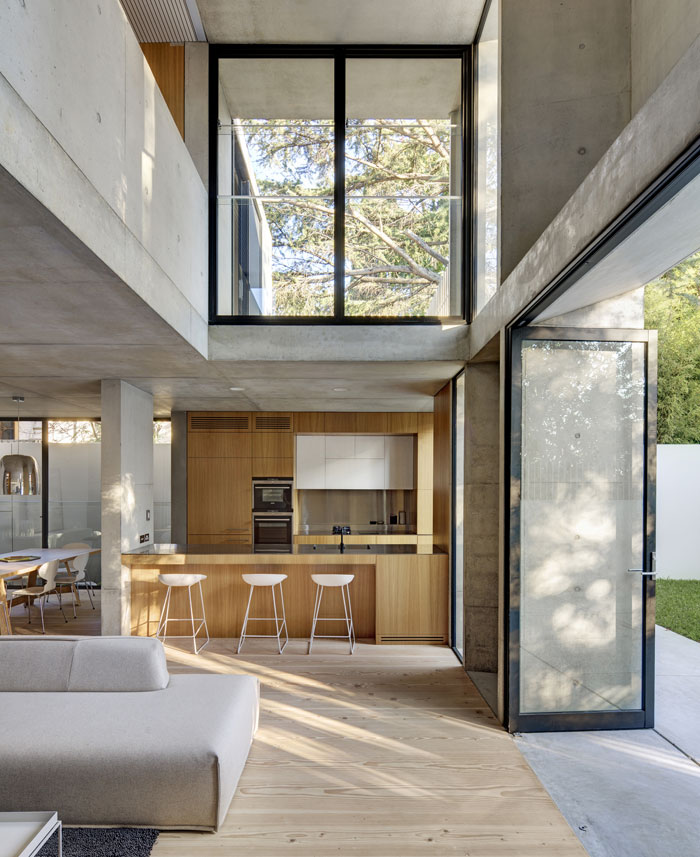 kitchen-concrete-elements-contrast-timber-elements