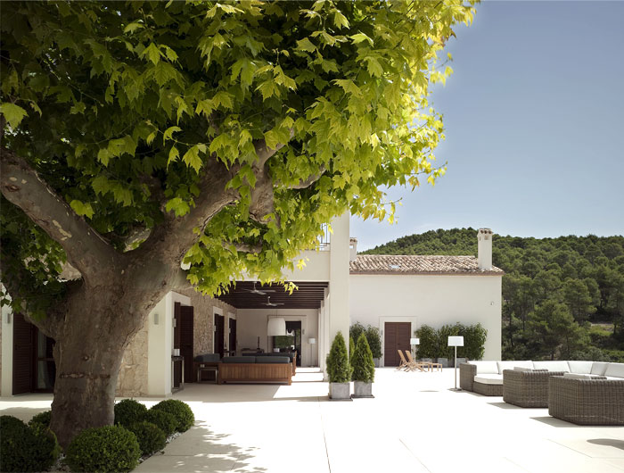 old-stone-house-spanish-countryside