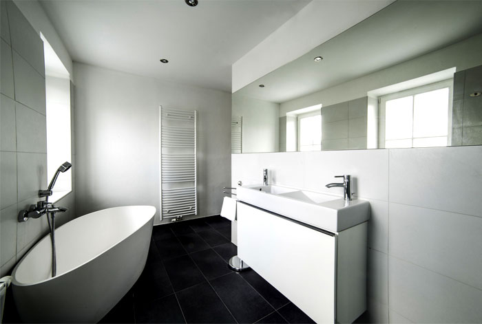 studio-apartment-bathroom