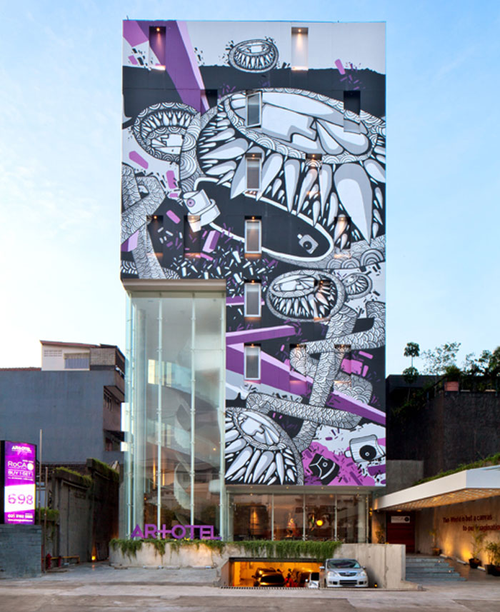 urban-boutique-hotel-giant-monster-mural